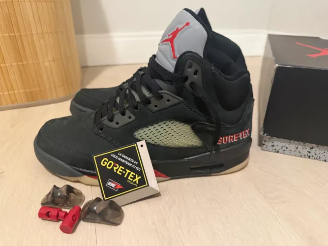 AIR JORDAN 5 OFF-NOIR GORE-TEX