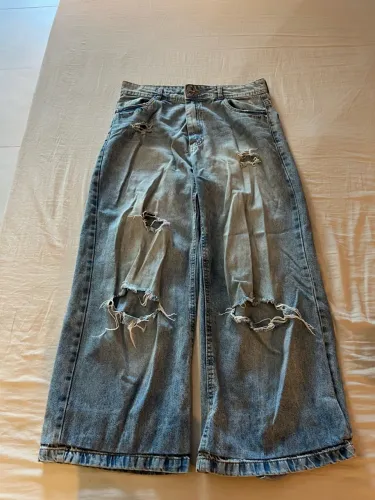 calça jeans rasgada azul claro tamanho 46