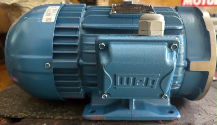Motor trifásico WEG 5CV.