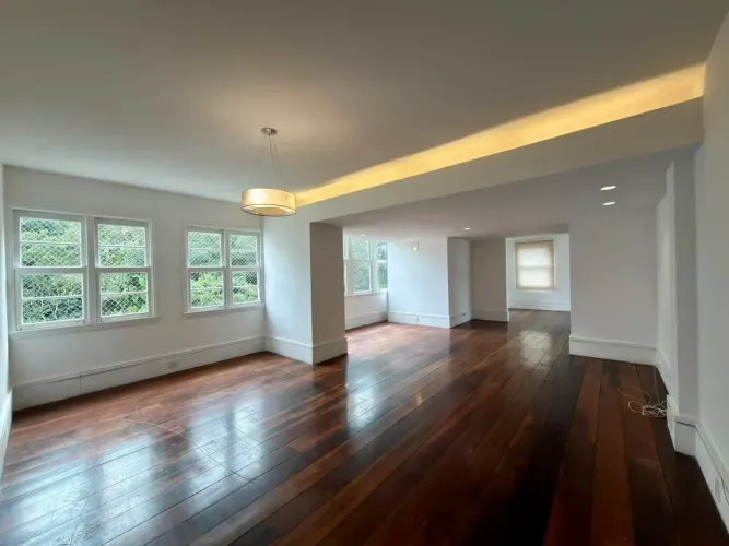 Apartamento Duplex para venda possui 280 metros quadrados com 3 quartos em Centro - Petróp