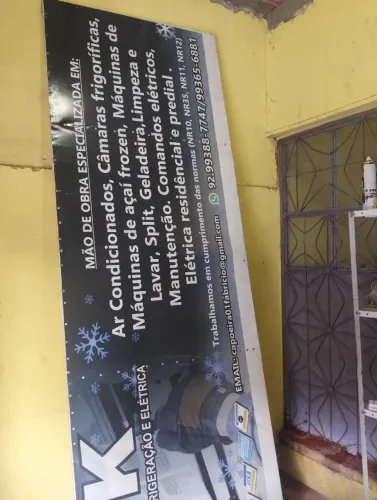 Placa para negócio e toldo