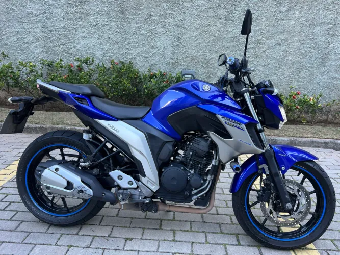 Abaixo da FIPE -> Troco e financio -> Fazer 250cc 2020