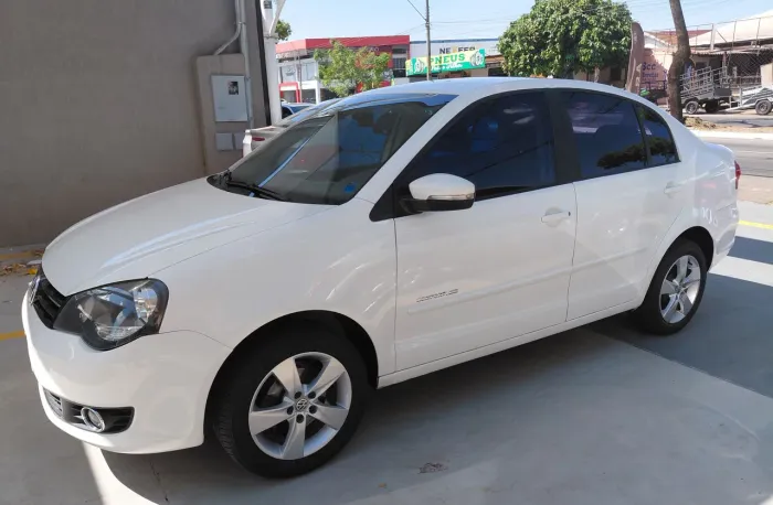 Volkswagen Polo Sed. Comfort. 1.6 MI Tot. Flex 8V 2014