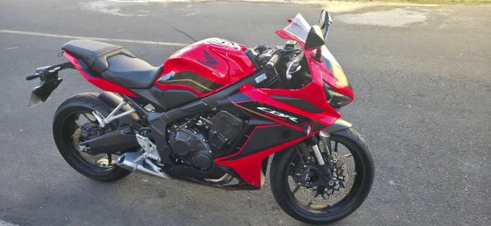 Honda CBR 650R 2023/2024 - Apenas 4.500 km - Impecável.
