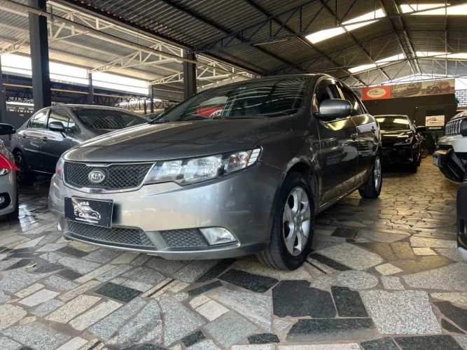 Kia Motors Cerato 1.6 16 V Flex Mec. 2011