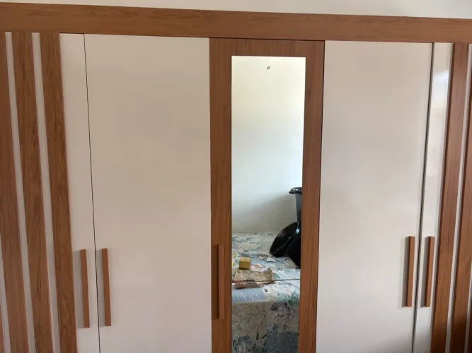 Guarda-Roupa Casal Grande 6 Portas com Espelho e Detalhe Ripado (Freijó/Off White)