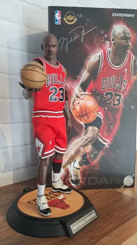 Michael Jordan 1/6 Enterbay Series 1 Home Red Completo