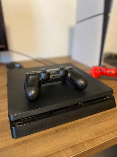 PS4 slim 1tb com 2 controles e jogos