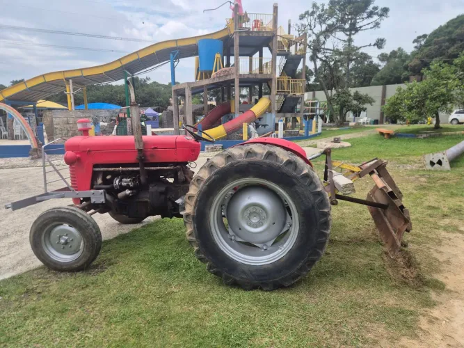 Trator massey Ferguson 60 x com implementos