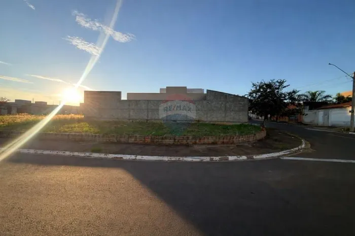 Terreno à venda no Jardim dos Lagos em Nova Odessa