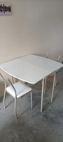 Mesa dobrável com duas cadeiras