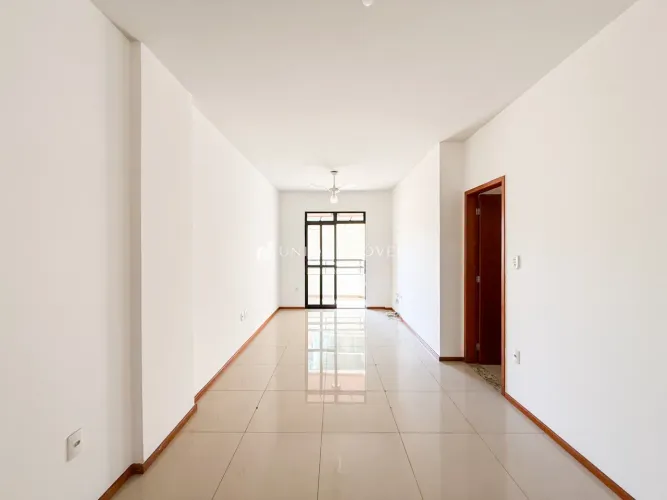 Apartamento de 2 quartos com varanda à venda no bairro Granbery em Juiz de Fora/MG.