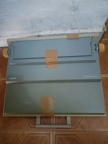 Máquina de Escrever Eletrônica Vintage Olivetti ET Personal 55