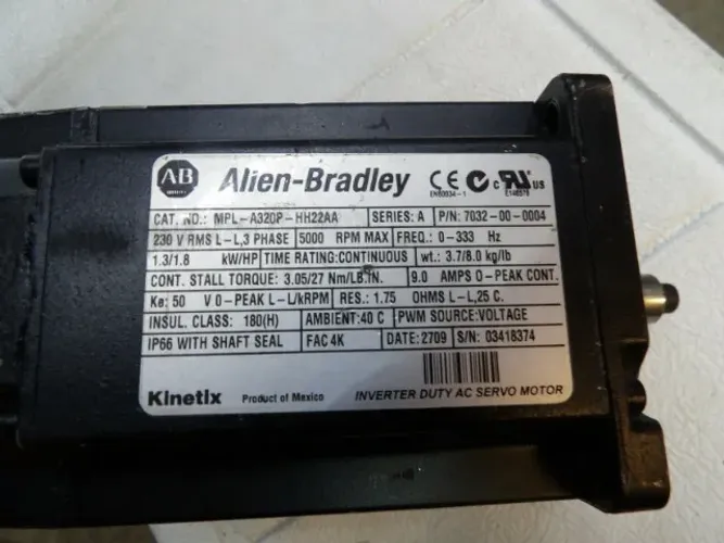 Robótica  Precisão No Avanço Servo Motor Allen-Bradley MPL-A320P-HH22AA Usado