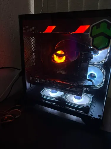PC GAMER RYZEN 7 + 5060Ti 4 MESES DE USO