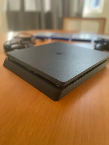 Playstation 4 com controle + 4 Jogos (Dark Souls 3, Elden Ring, GTA V, Uncharted TLL)