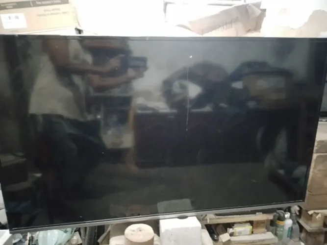 TV SMART TCL SEMP 50" 50SK8300- Funcionando-TELA QUEBRADA