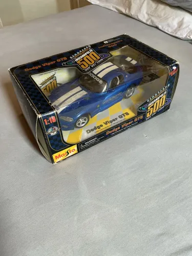 Carro Miniatura Maisto Dodge Viper 1/18
