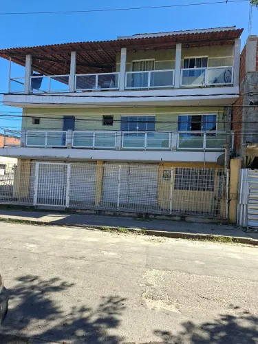 Aluga-se loja no largo da bica