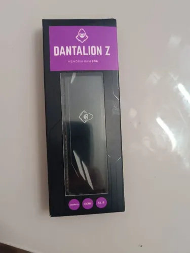 Memória RAM de 8GB usado, mas é excelente estado