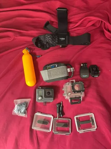 GoPro HERO + Kit Completo de Acessórios (Peito, Cabeça, Pulso, Boia e Caixa Estanque)