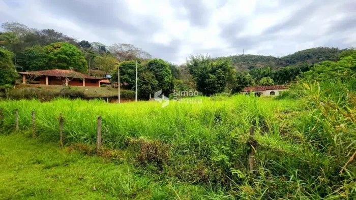 Terreno para venda tem 1194m² em Centro - Simão Pereira - MG