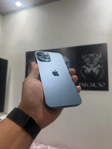 iPhone 12 Pro Max 128 GB. Detalhe pequeno na tela, não influencia em nada