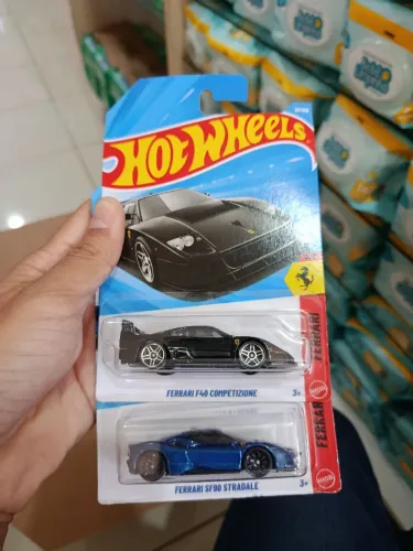 Hotweels mainlines : FERRARI 365 GTB4 CONPETIZIONE, FERRARI F40 , FERRARI SF90 STRADALE