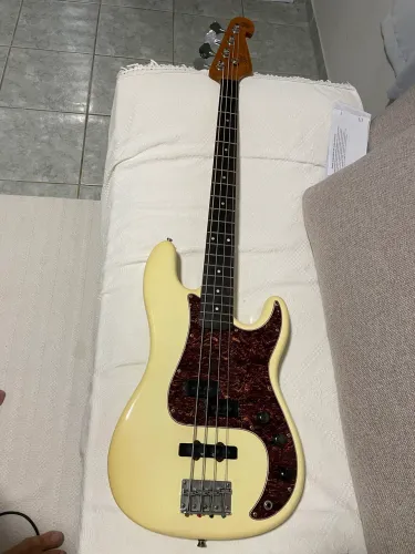 Baixo SX com Dimarzio 