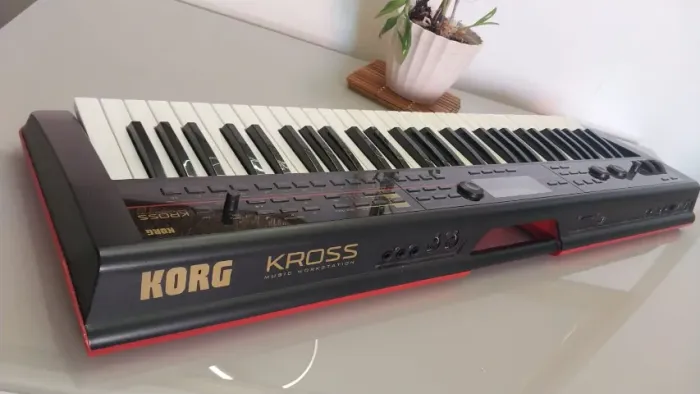 TECLADO WORKSTATION PROFISSIONAL KORG KROSS - ÚNICO DONO
