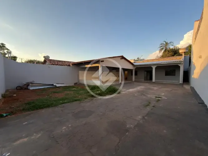 CASA À VENDA SETOR SANTA RITA Excelente localização, próximo à Feira dos Moinhos dos Ven