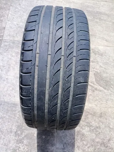 Pneu 255/35 R20