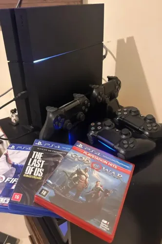 PS4 FAT + 4 CONTROLES + BASE CARREGAMENTO + JOGOS