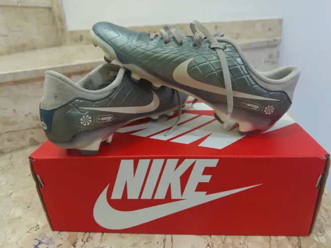 Chuteira de Campo Adulto Nike Tiempo Legend 10 Academy
