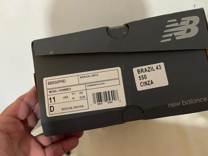 Tênis New Balance 550 cinza numeração 43