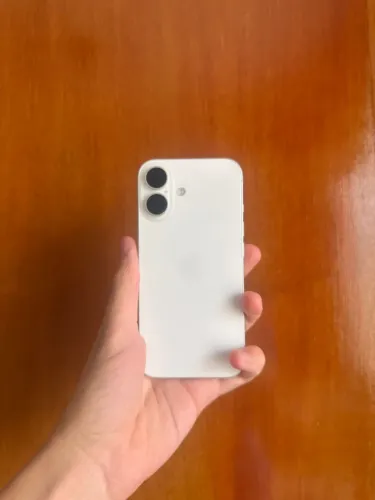 iPhone 16 Branco ? 256GB ?