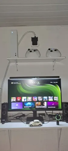 Troco Xbox series s e monitor em um Xbox series X ou em um Ps5 leia a descrição.