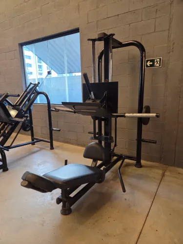 Vende se máquinas de musculação academia