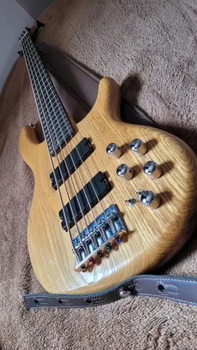 Urgente! Baixo Cort Action V DLX 5 CUSTOM!