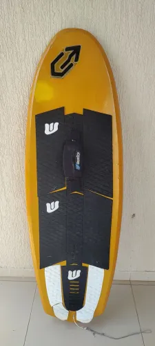 Prancha foil para kite e surf.
