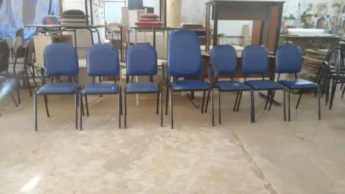 CADEIRA ESTOFADA PRA SALÃO, IGREJA 