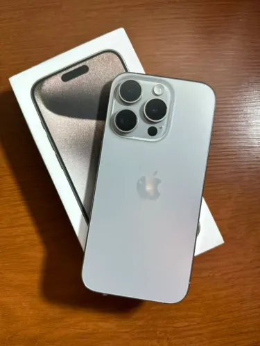 iPhone 15pro 128GB, todo original <br>Saúde da bateria tá 85%