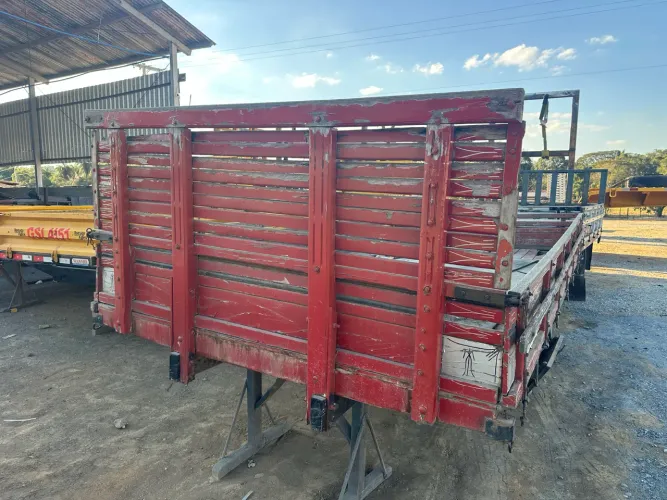 Carroceria de Madeira p/ Ford F4000 4m x 2,20m