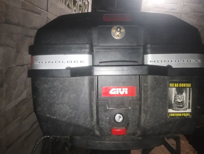 Vendo Baú GIVI E27 (27 litros)