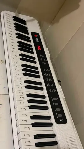 Vende-se teclado koube 150 iniciante (aceito propostas)