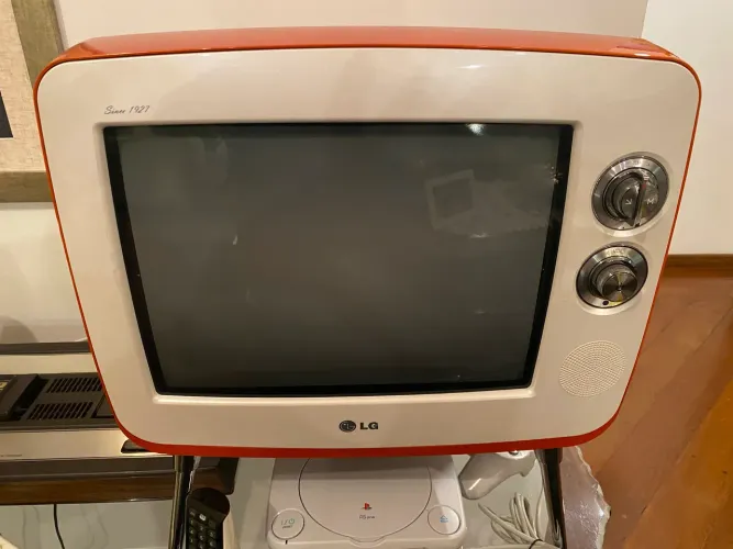 Tv retrô LG impecável 