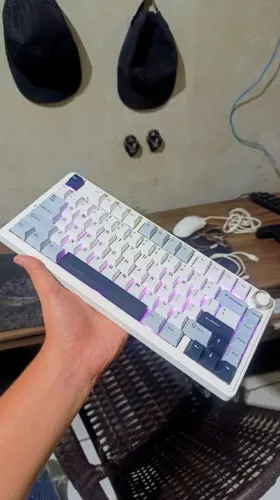 Teclado mecânico AULA F75 RGB Branco 75%