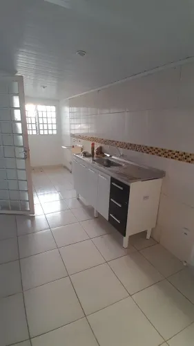 Alugo casa de 4 cômodos na qe 42