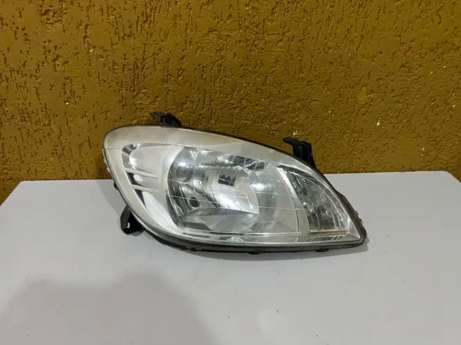 Farol direito Celta / Prisma 2007/2008/2009/2010/2011/2012/2013/2014/2015