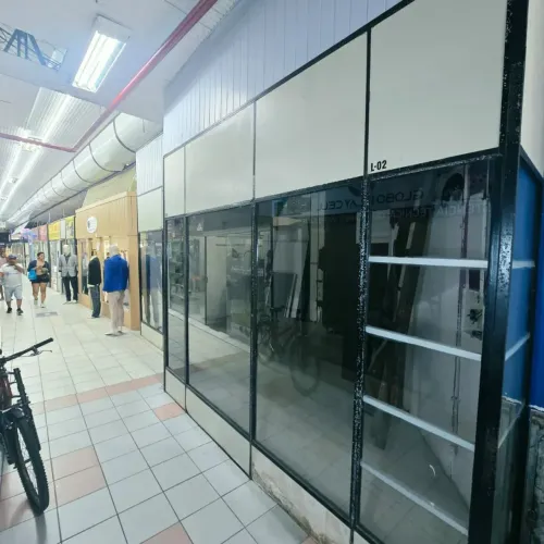 ALUGO LOJA COM 20M² EM GALERIA - ENERGIA INCLUSA